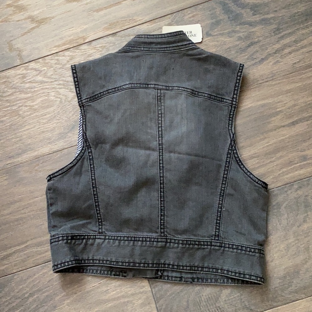 Cropped vest - Picture 2 of 2